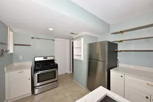 1816 N Arlington Pl, Milwaukee, WI 53202 - Photo 17