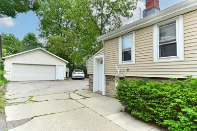 1816 N Arlington Pl, Milwaukee, WI 53202 - Photo 3