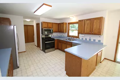 S70W19298  Wentland Dr, Muskego, WI 53150 - Photo 9
