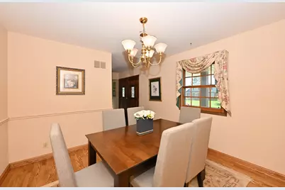 12660 W Crawford Dr, New Berlin, WI 53151 - Photo 7