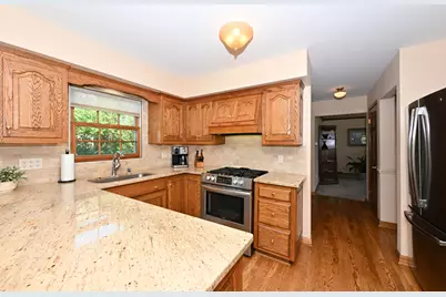 12660 W Crawford Dr, New Berlin, WI 53151 - Photo 9