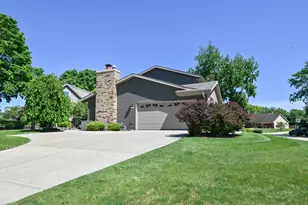 12660 W Crawford Dr, New Berlin, WI 53151 - Photo 39