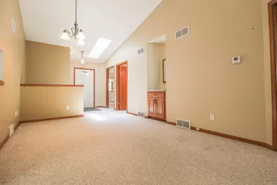 513  Woodland Dr, Jefferson, WI 53549 - Photo 5