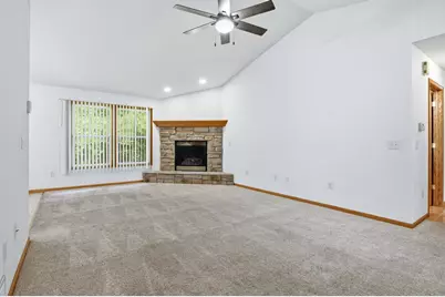 3130  Rockport Park Dr, Janesville, WI 53548 - Photo 27