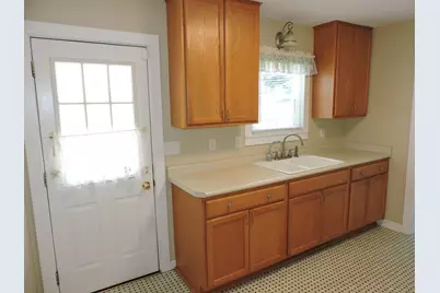 127 N Pleasant Ave, Jefferson, WI 53549 - Photo 11