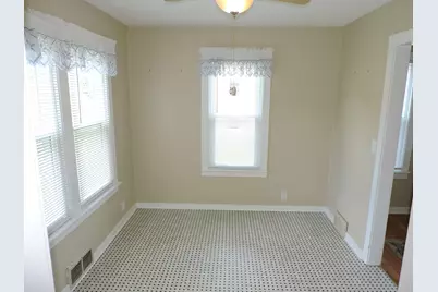 127 N Pleasant Ave, Jefferson, WI 53549 - Photo 7