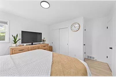 8621 W Grantosa Dr, Milwaukee, WI 53225 - Photo 17