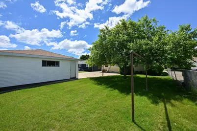 2400 W Edgerton Ave, Milwaukee, WI 53221 - Photo 31