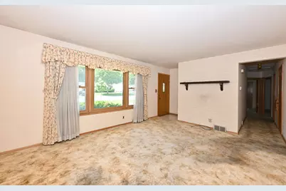 2400 W Edgerton Ave, Milwaukee, WI 53221 - Photo 7