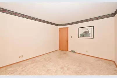 2400 W Edgerton Ave, Milwaukee, WI 53221 - Photo 19
