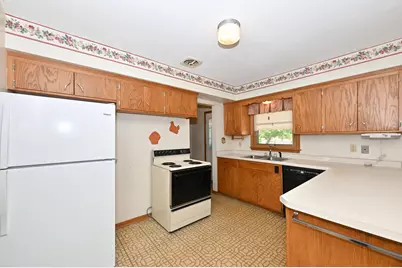 2400 W Edgerton Ave, Milwaukee, WI 53221 - Photo 11