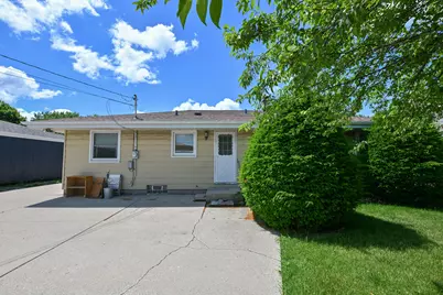 2400 W Edgerton Ave, Milwaukee, WI 53221 - Photo 33