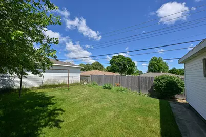2400 W Edgerton Ave, Milwaukee, WI 53221 - Photo 37