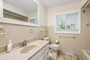 11509 Parkview Ln, Hales Corners, WI 53130 - Photo 13