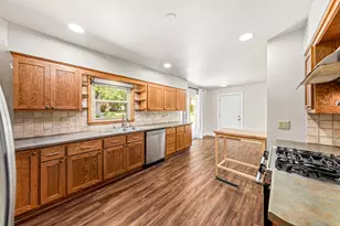 N68W15240 Prudence Dr, Menomonee Falls, WI 53051 - Photo 19