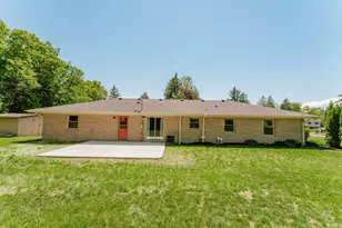 N68W15240 Prudence Dr, Menomonee Falls, WI 53051 - Photo 17