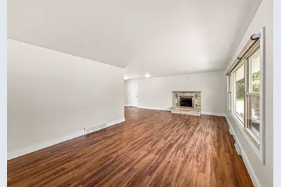 N68W15240  Prudence Dr, Menomonee Falls, WI 53051 - Photo 11