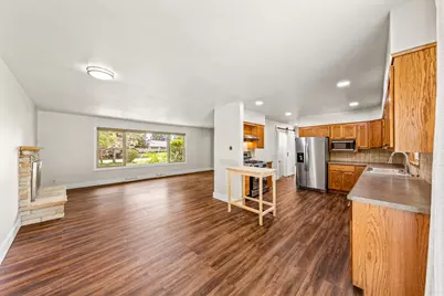 N68W15240  Prudence Dr, Menomonee Falls, WI 53051 - Photo 9