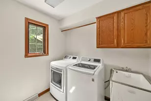 14285 W North Oak Blvd, New Berlin, WI 53151 - Photo 17