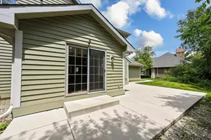 14285 W North Oak Blvd, New Berlin, WI 53151 - Photo 31