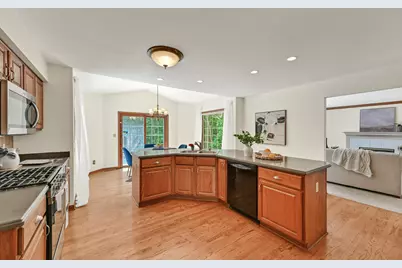 14285 W North Oak Blvd, New Berlin, WI 53151 - Photo 9