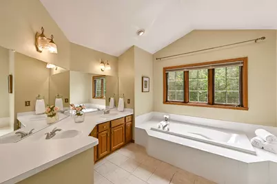 14285 W North Oak Blvd, New Berlin, WI 53151 - Photo 21