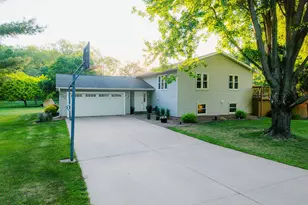 5273 N Clover Ct, Onalaska, WI 54650 - Photo 1