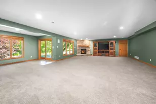 W171N5517 Autumn View Ln, Menomonee Falls, WI 53051 - Photo 15