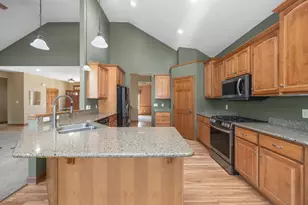 W171N5517 Autumn View Ln, Menomonee Falls, WI 53051 - Photo 5