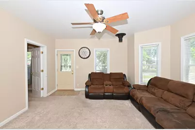 215 W Chestnut St, Port Washington, WI 53074 - Photo 9