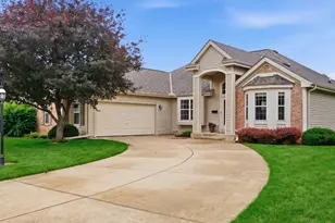 268 Lakeridge Dr, Oconomowoc, WI 53066 - Photo 1
