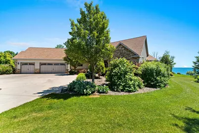 5317 S 10th St, Manitowoc, WI 54220 - Photo 9