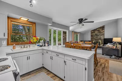573  Jordan Cir, Richfield, WI 53017 - Photo 9