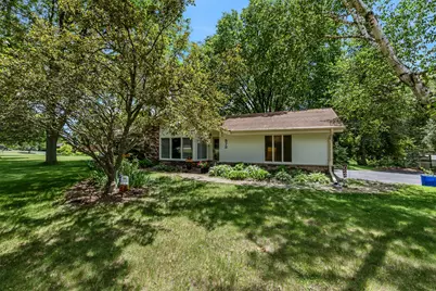 573  Jordan Cir, Richfield, WI 53017 - Photo 3