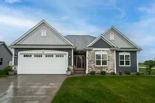 542 Tahoe Ln, Hartford, WI 53027 - Photo 1