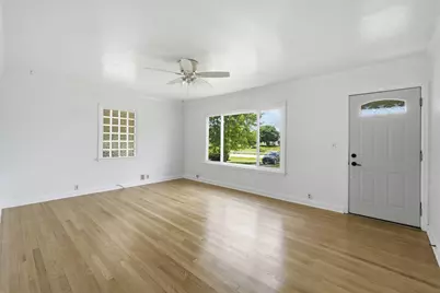 10110 S Shepard Ave, Oak Creek, WI 53154 - Photo 5