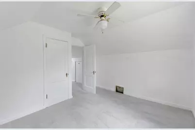 10110 S Shepard Ave, Oak Creek, WI 53154 - Photo 13