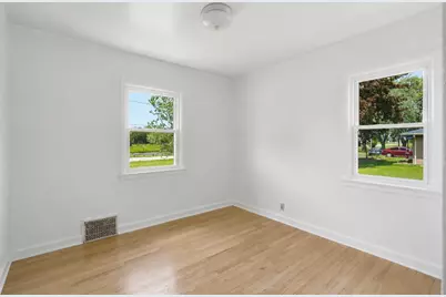 10110 S Shepard Ave, Oak Creek, WI 53154 - Photo 15