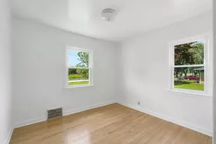 10110 S Shepard Ave, Oak Creek, WI 53154 - Photo 15