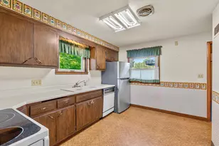 5375 S Tuckaway Dr, Greenfield, WI 53221 - Photo 11