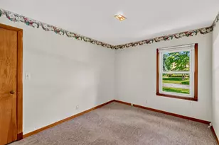 5375 S Tuckaway Dr, Greenfield, WI 53221 - Photo 17