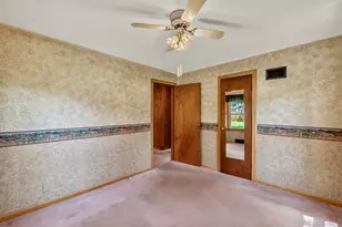 5375 S Tuckaway Dr, Greenfield, WI 53221 - Photo 15