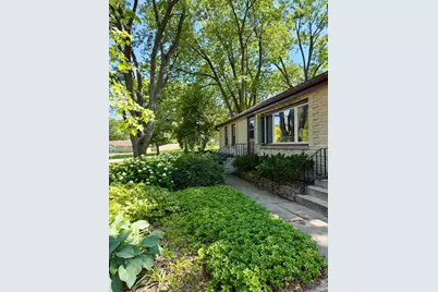 5375 S Tuckaway Dr, Greenfield, WI 53221 - Photo 3