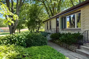 5375 S Tuckaway Dr, Greenfield, WI 53221 - Photo 3