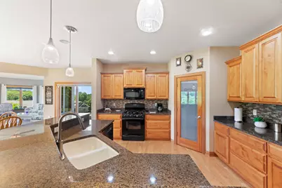 W314N352  Lara Ln #402, Delafield, WI 53018 - Photo 13