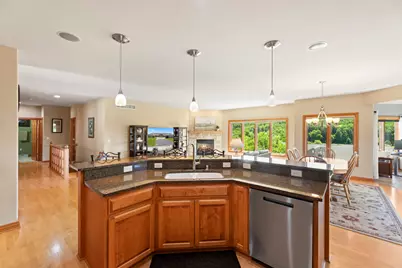 W314N352  Lara Ln #402, Delafield, WI 53018 - Photo 15