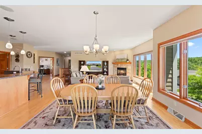 W314N352  Lara Ln #402, Delafield, WI 53018 - Photo 17