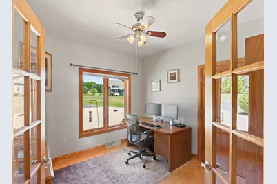W314N352  Lara Ln #402, Delafield, WI 53018 - Photo 21