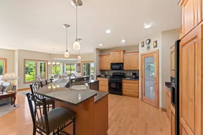 W314N352  Lara Ln #402, Delafield, WI 53018 - Photo 11