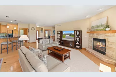 W314N352  Lara Ln #402, Delafield, WI 53018 - Photo 9